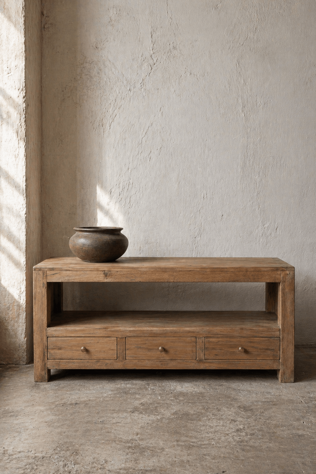 tv bench in natural