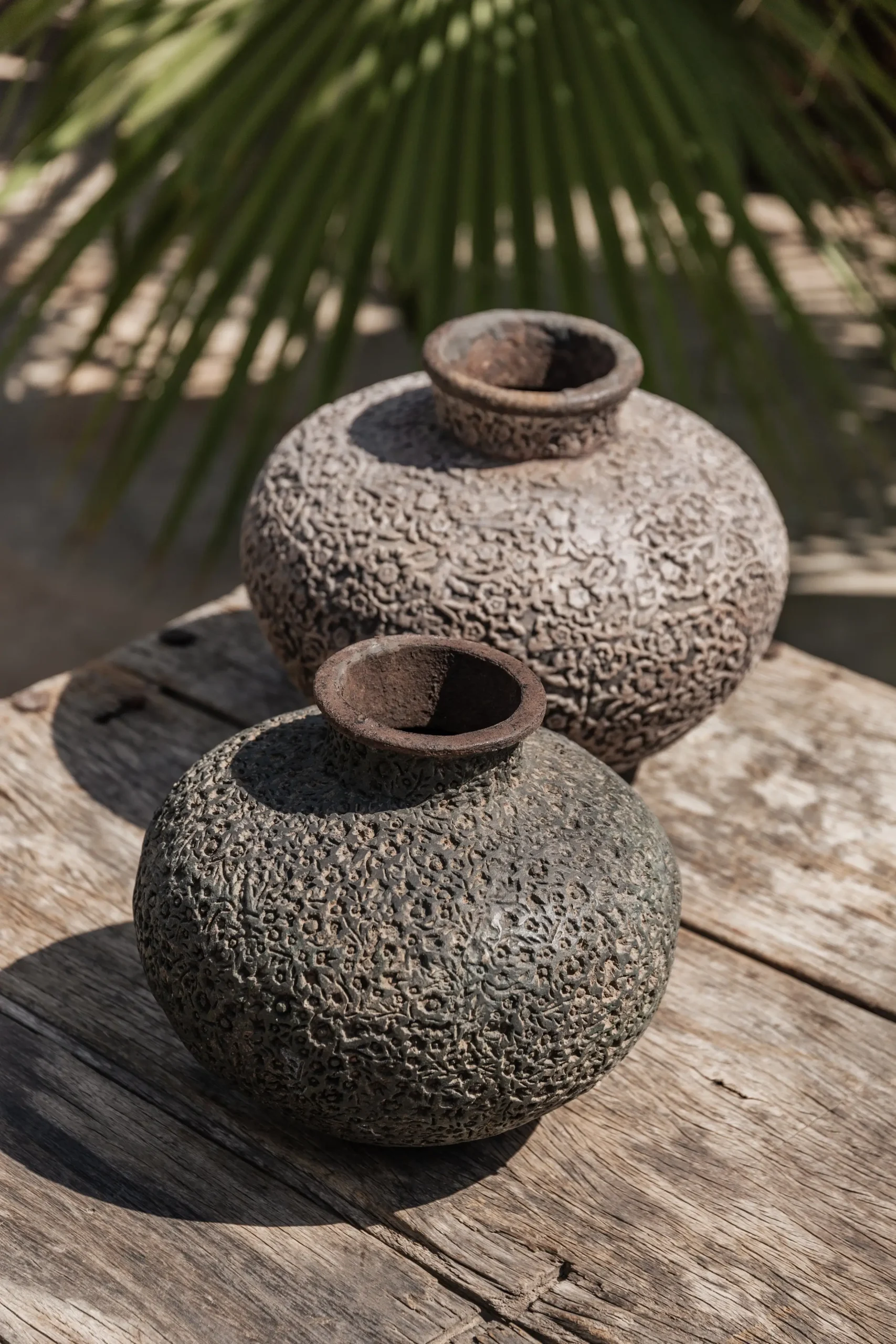 CARVED IRONPOT vintage