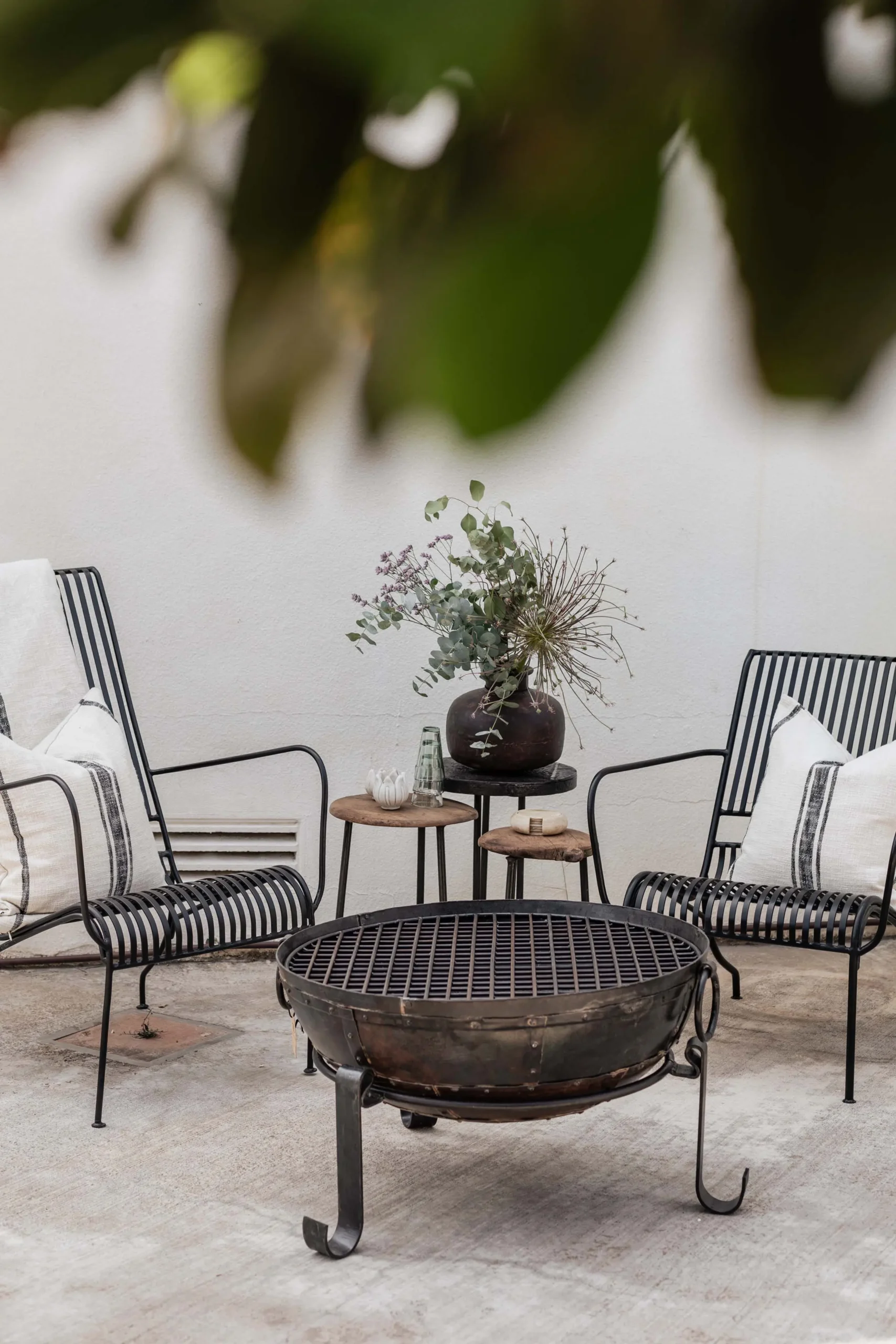 FIRE PIT with stand in reclaimed iron