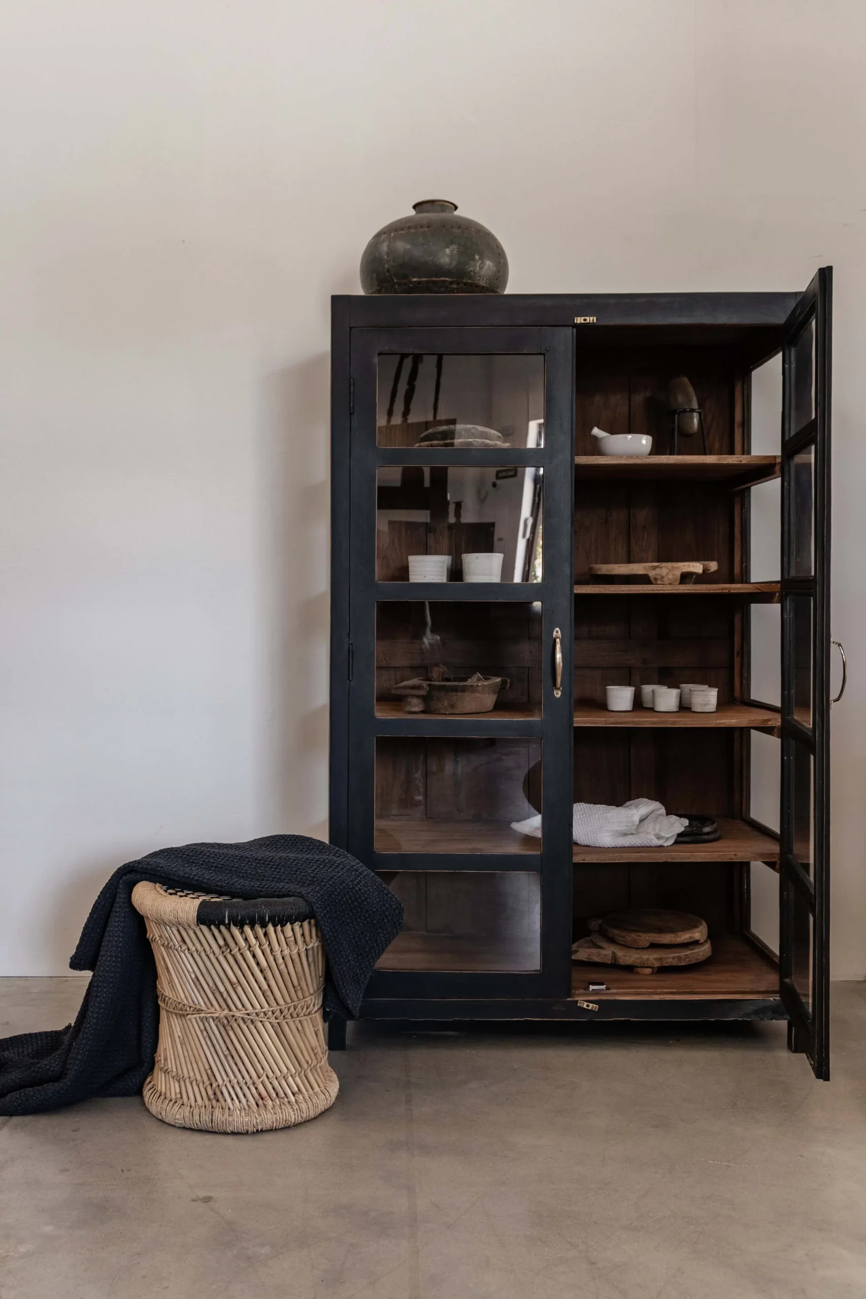 ENZIO Vintage black cabinet in teak