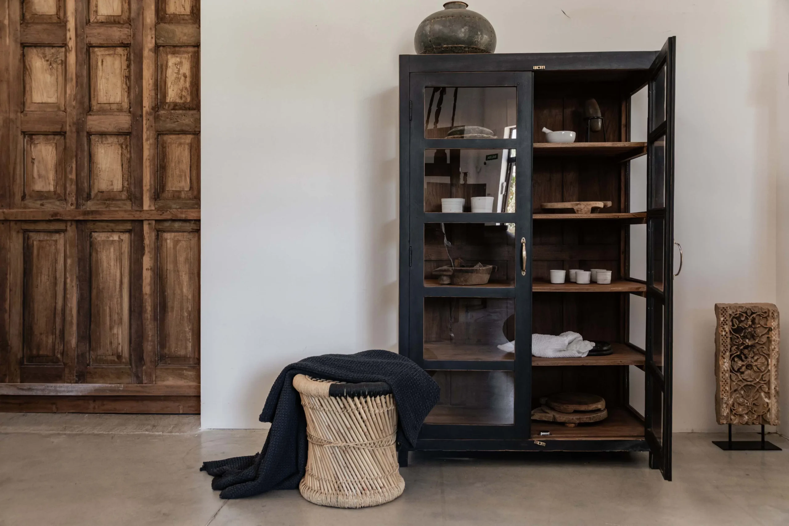 ENZIO Vintage black cabinet in teak - Image 2