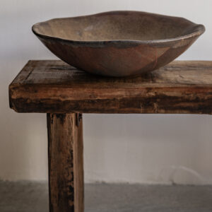 Large handmade rust brown stoneware bowl by Badass Ceramics with raw organic rim, styled on reclaimed wood bench — Soulosofie Mallorca