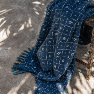 Indigo blue hand printed cotton throw with geometric dot pattern and fringe trim — Soulosofie Mallorca