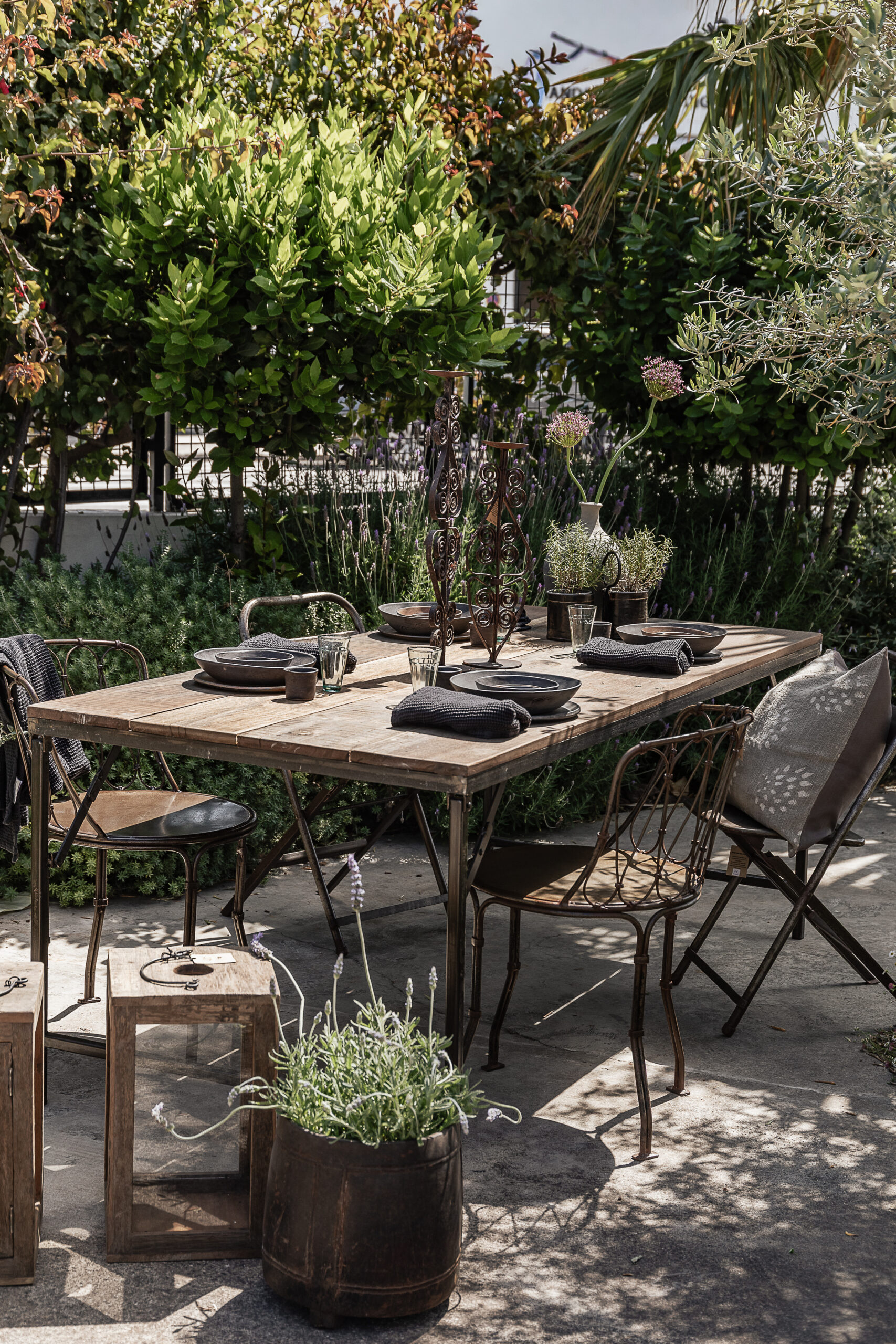 Reclaimed wood and iron outdoor dining table 200cm styled for outdoor terrace dining with vintage chairs and ceramics — Soulosofie Mallorca