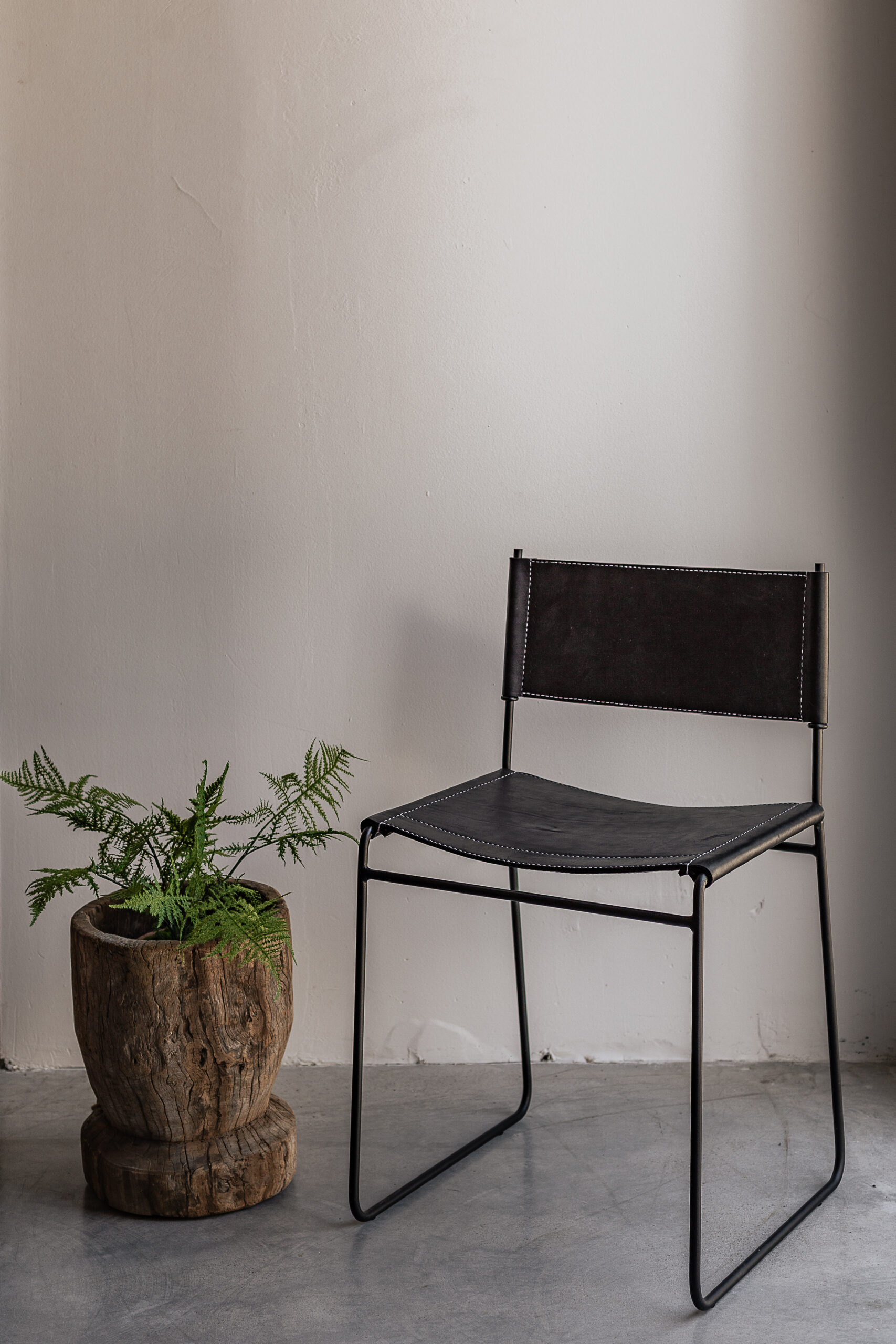 Handmade black leather dining chair with iron frame and contrast stitching by Sol y Luna, Spain — Soulosofie Mallorca