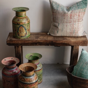 Collection of vintage Indian handpainted iron pots with colourful floral motifs in green, pink and yellow — Soulosofie Mallorca