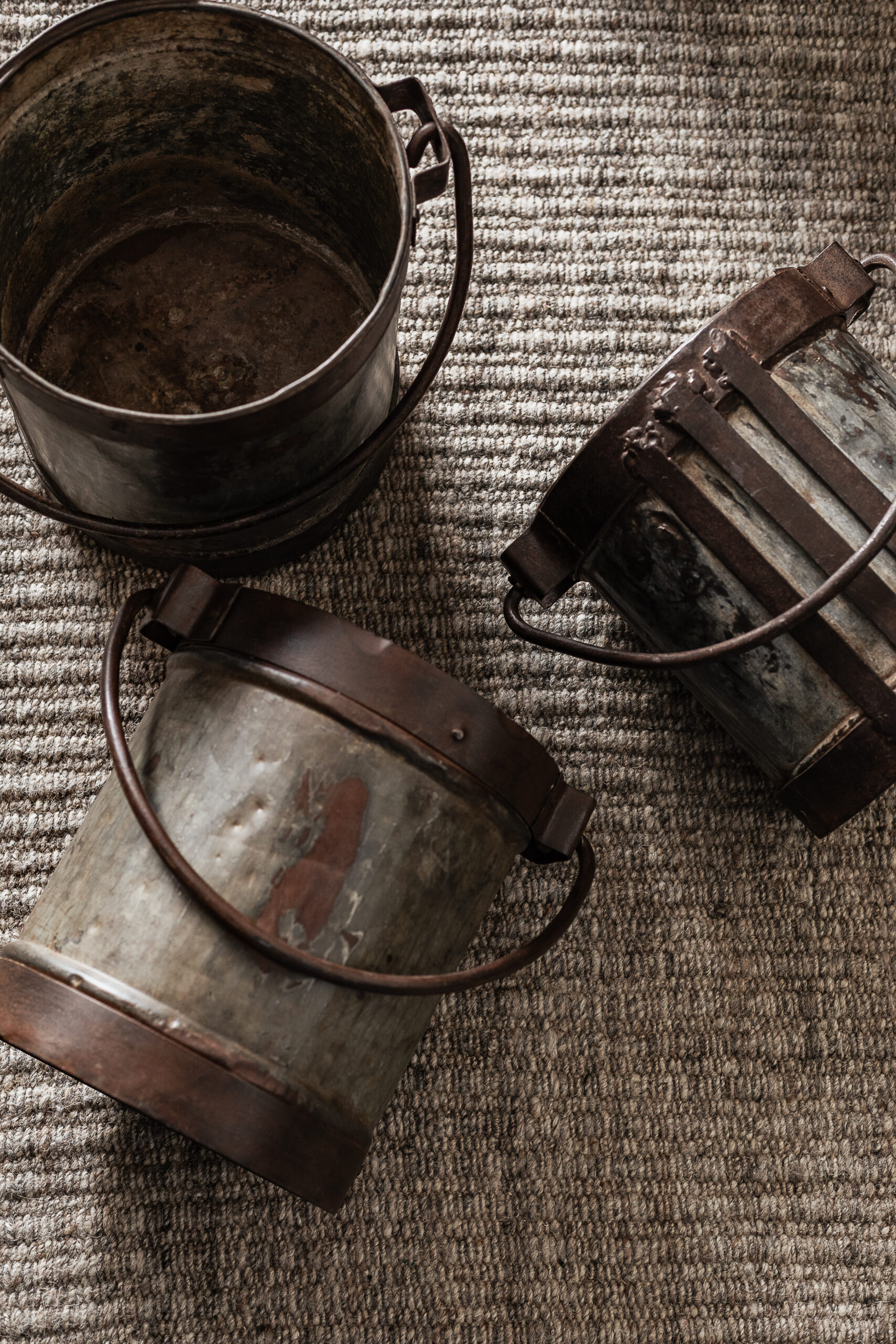 Vintage iron milk pots with worn rustic finish and iron handles, set of three — Soulosofie Mallorca