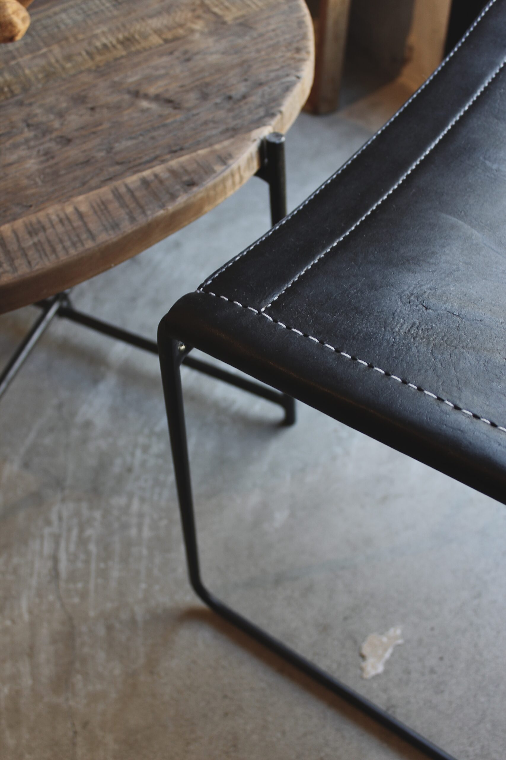 Natural Leather Dining Chair with iron legs – YVATÉ black - Image 2