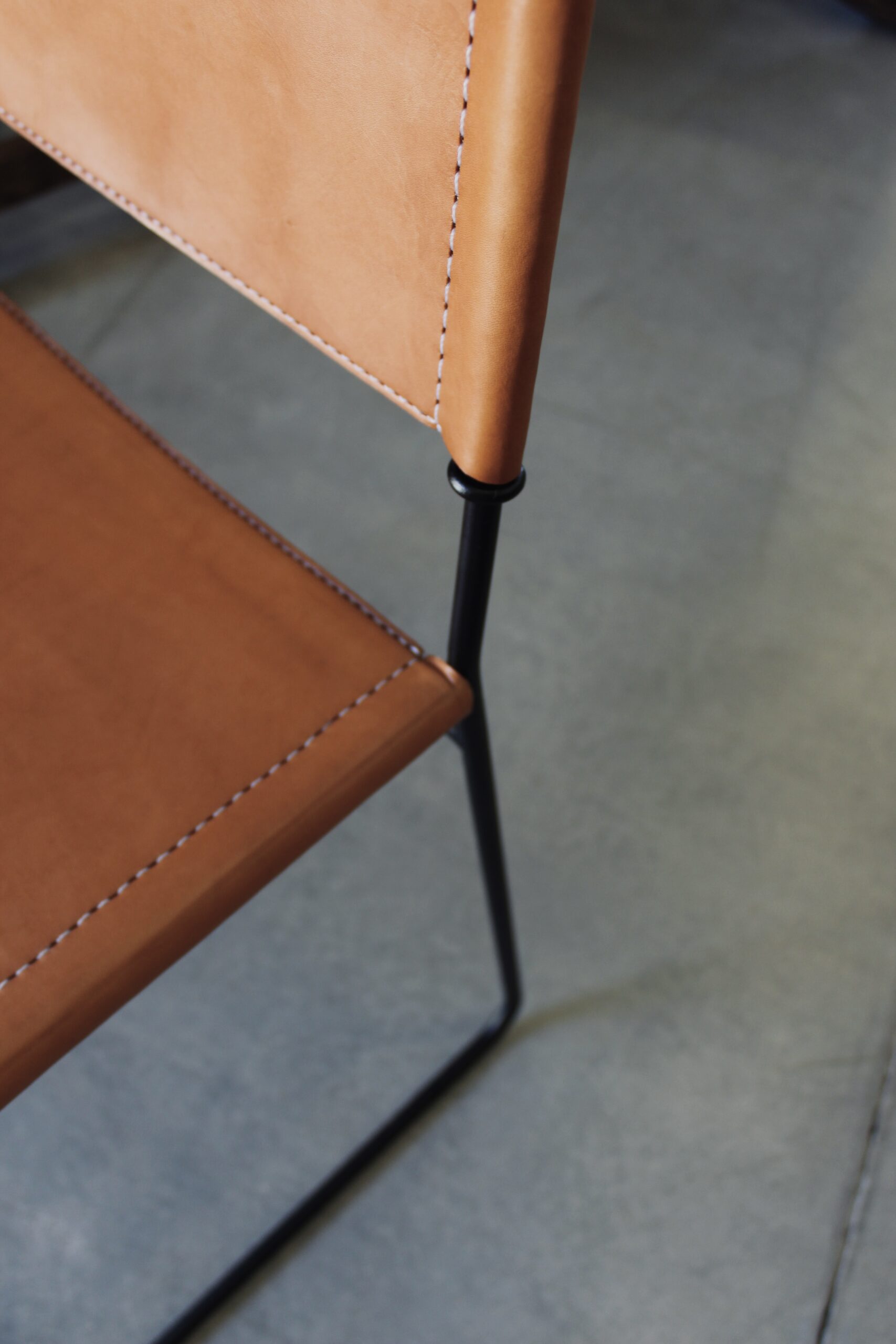 Natural Leather Dining Chair with iron legs – YVATÉ natural - Image 4