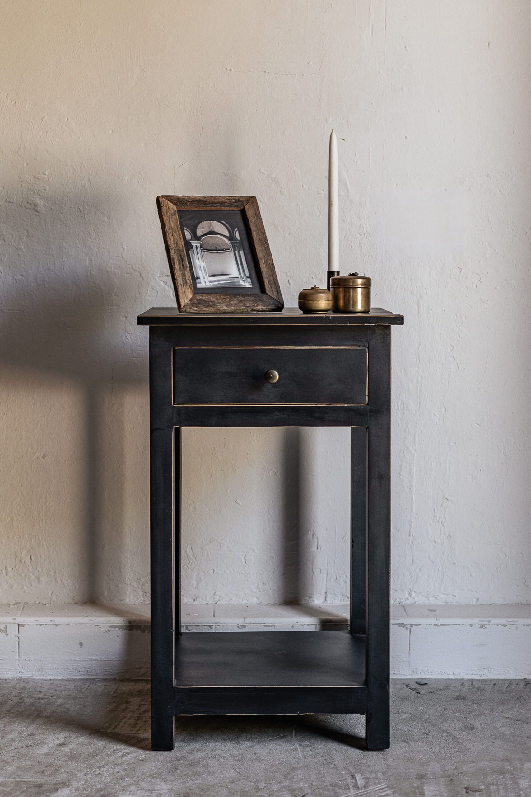 Reclaimed wood bedside table in distressed black with brass drawer knob and lower shelf — Soulosofie Mallorca