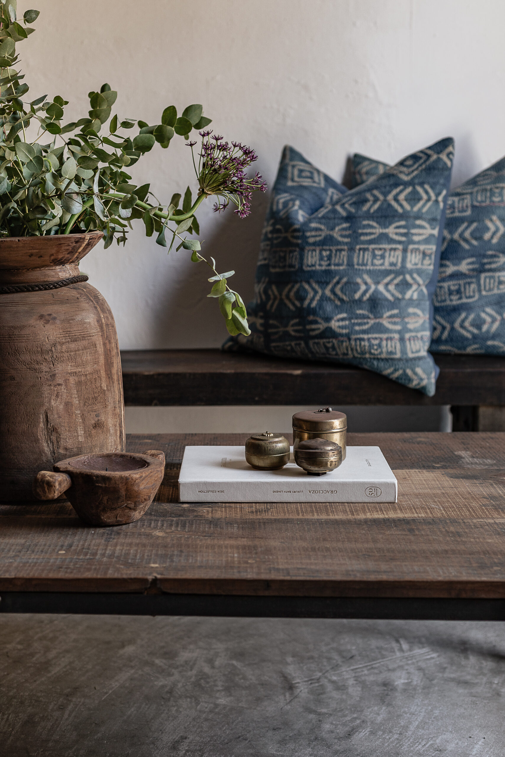 Reclaimed wood sofa table with iron legs, styled with vintage clay pot and indigo cushions — Soulosofie Mallorca