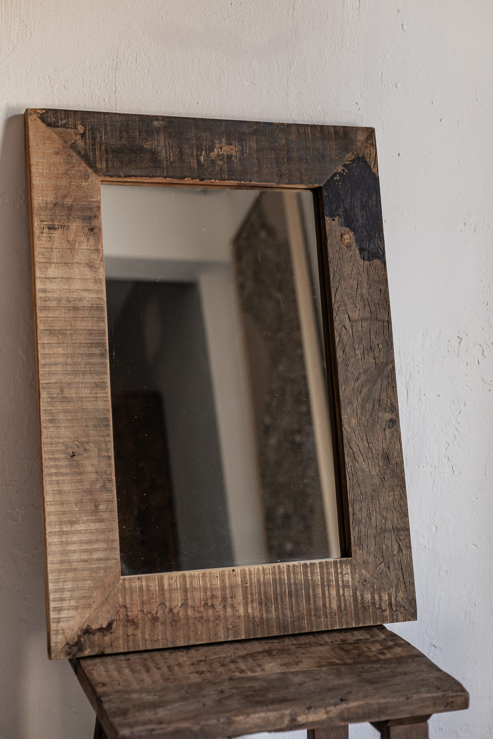 Reclaimed wood wall mirror 50x70cm with natural worn grain and raw finish — Soulosofie Mallorca