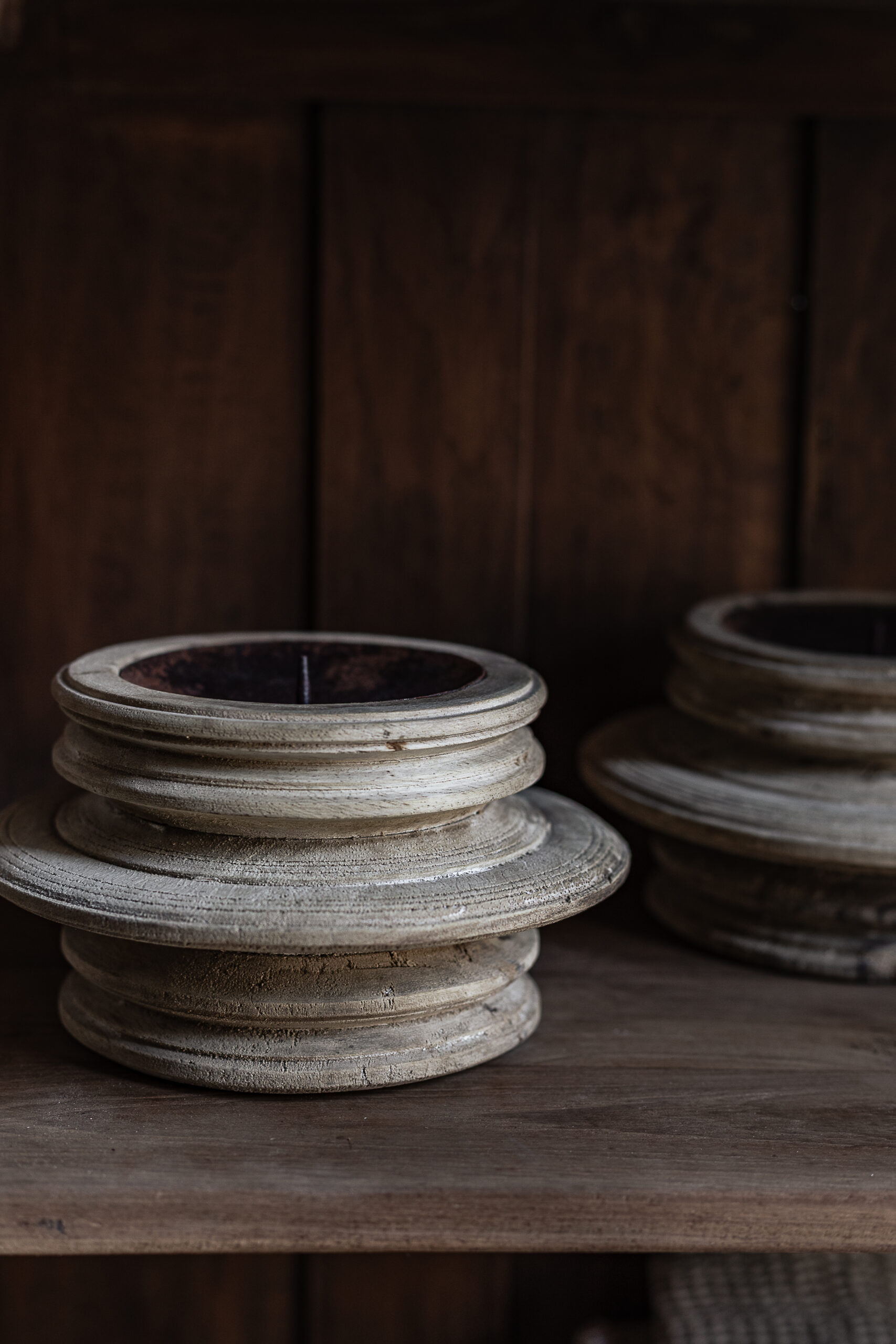Vintage carved wood candleholder with layered ring detail and natural worn finish — Soulosofie Mallorca
