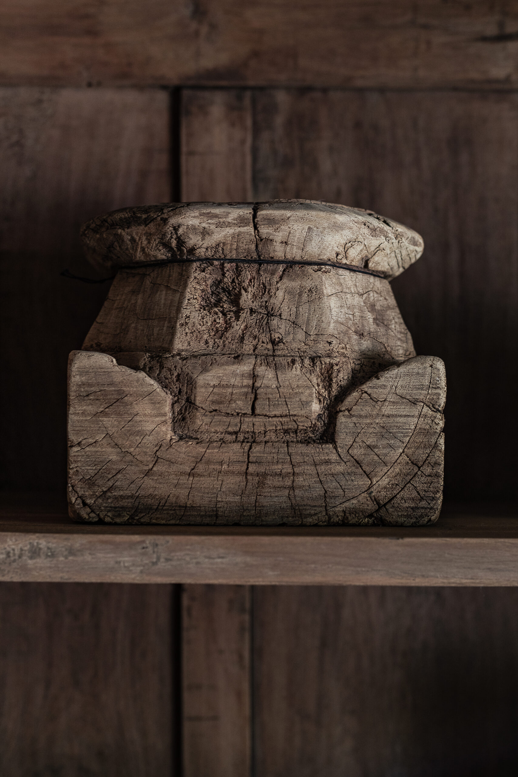 Large vintage hand-carved wood pillar base candleholder with raw cracked grain and sculptural form — Soulosofie Mallorca