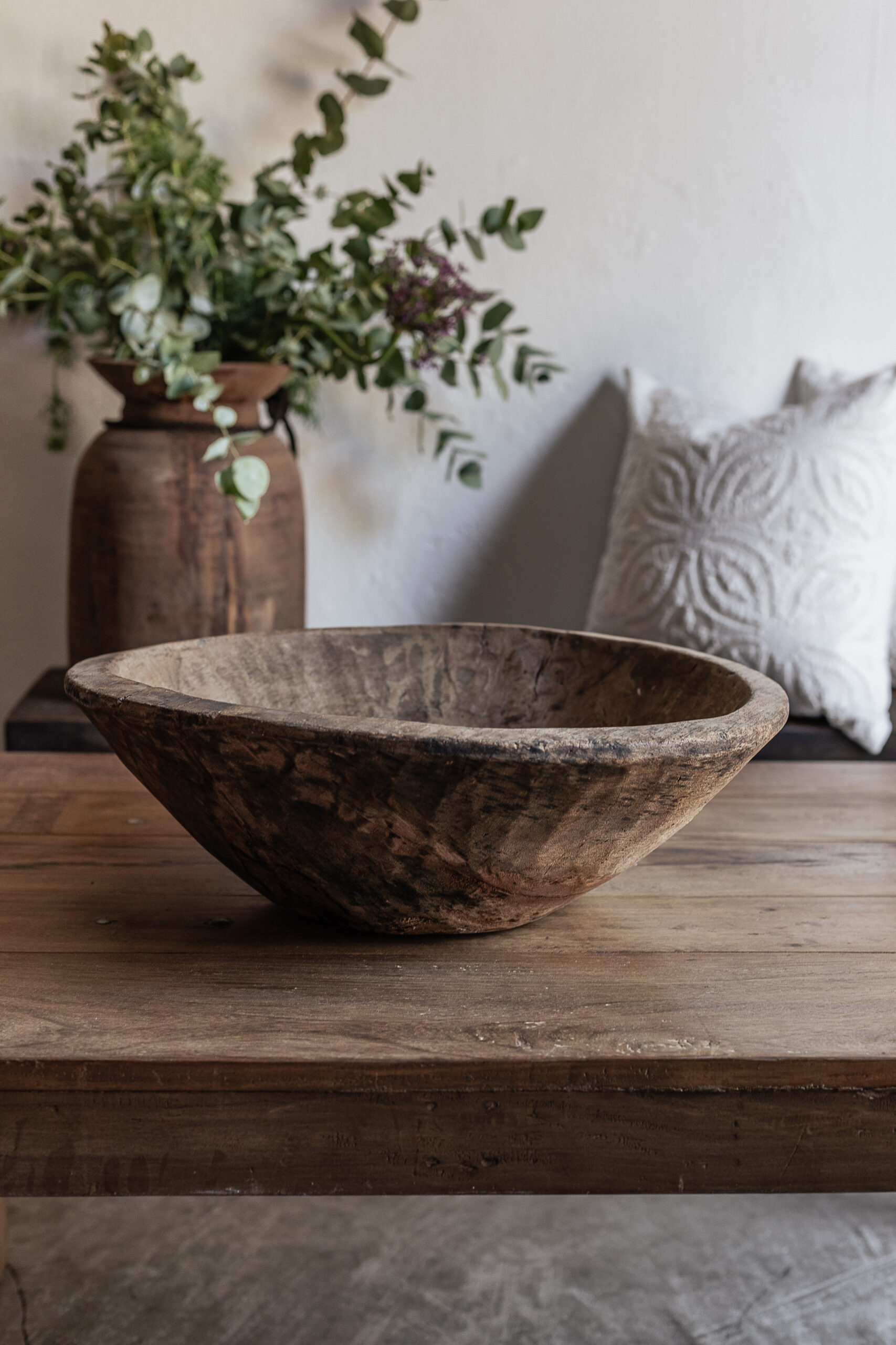 Vintage hand carved wood bowl with natural worn finish, styled on reclaimed wood sofa table — Soulosofie Mallorca