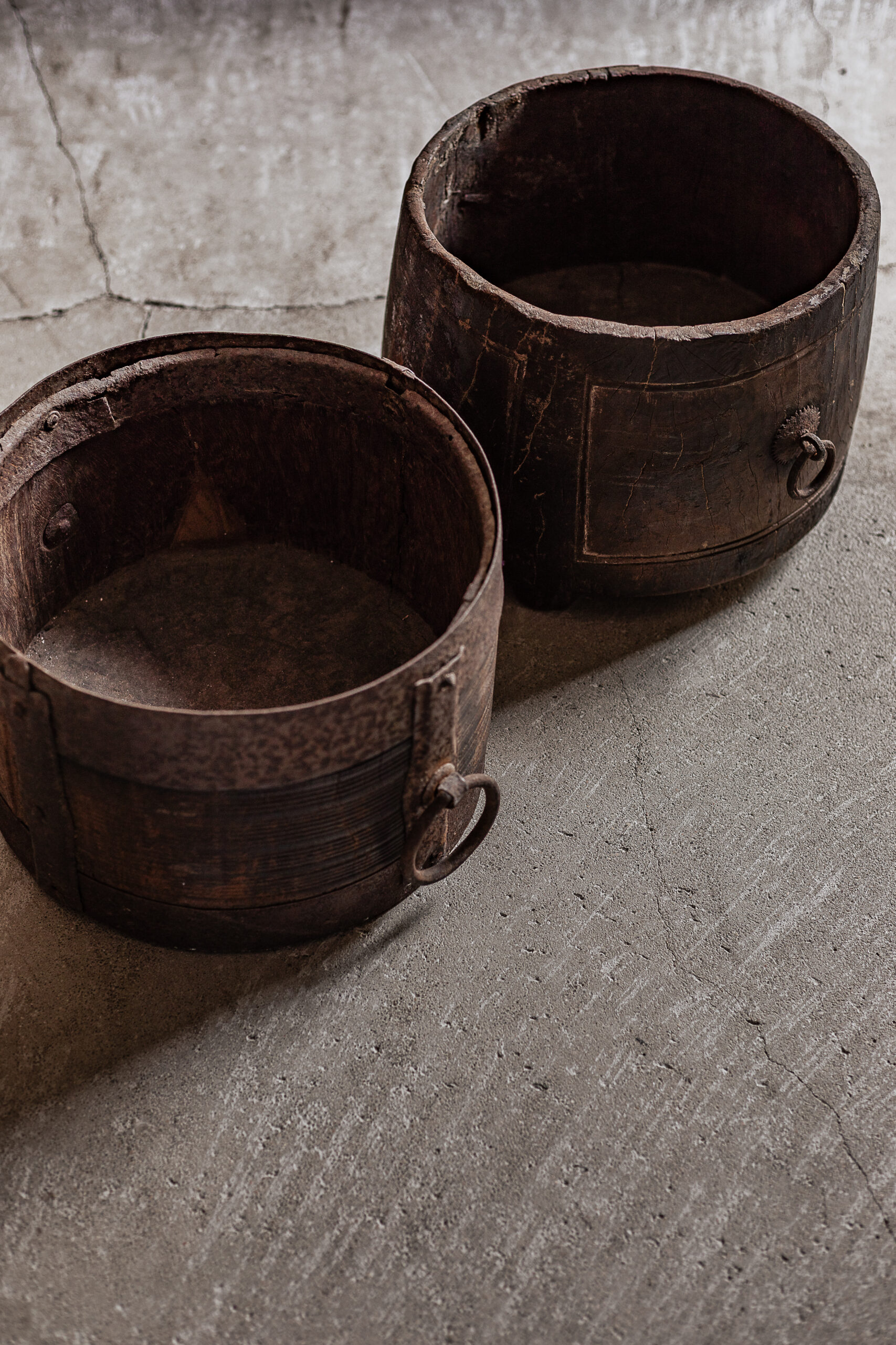 Pair of vintage large wooden pots with iron ring handles, raw worn finish — Soulosofie Mallorca