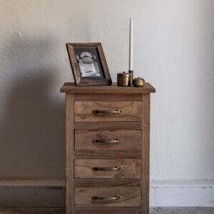 Vintage teak bedside chest with four drawers and antique brass handles, natural warm grain finish — Soulosofie Mallorca