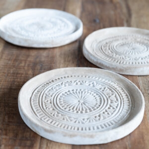Carved terracotta plate 23 cm